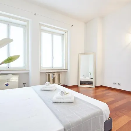 公寓 Porta Nuova Luxury 8 Minutes From The Duomo, With Ac And Wifi